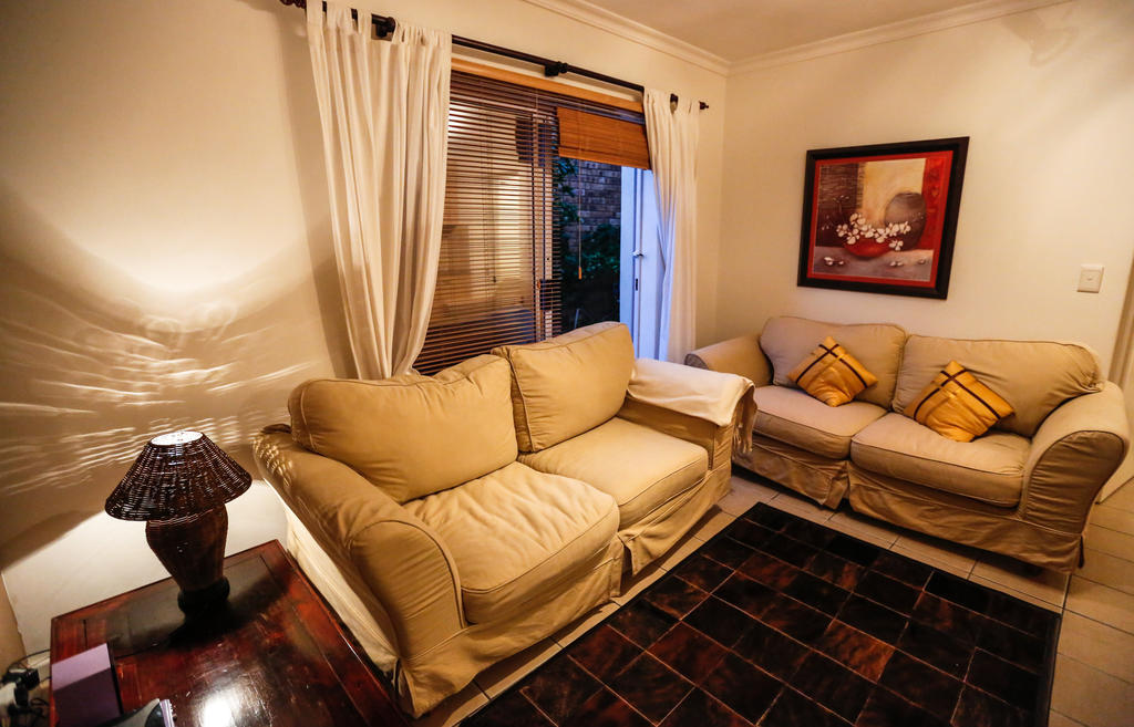 Secret Garden Guesthouse Bloubergstrand Bilik gambar