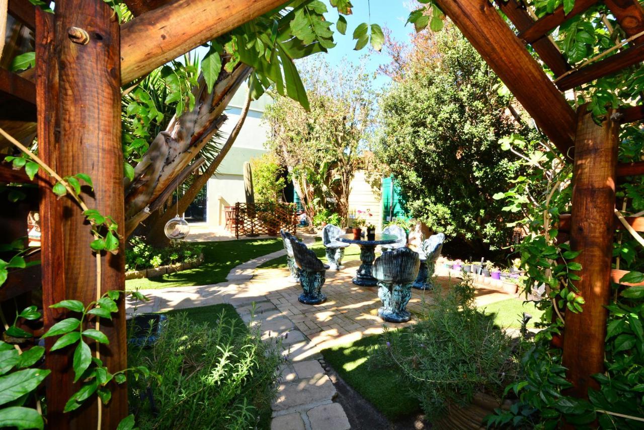 Secret Garden Guesthouse Bloubergstrand Luaran gambar